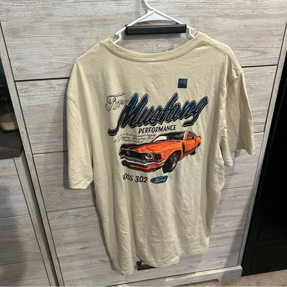 NWT Ford Mustang Licensed Men's Moto Graphic Tee XL - Picture 2 of 5